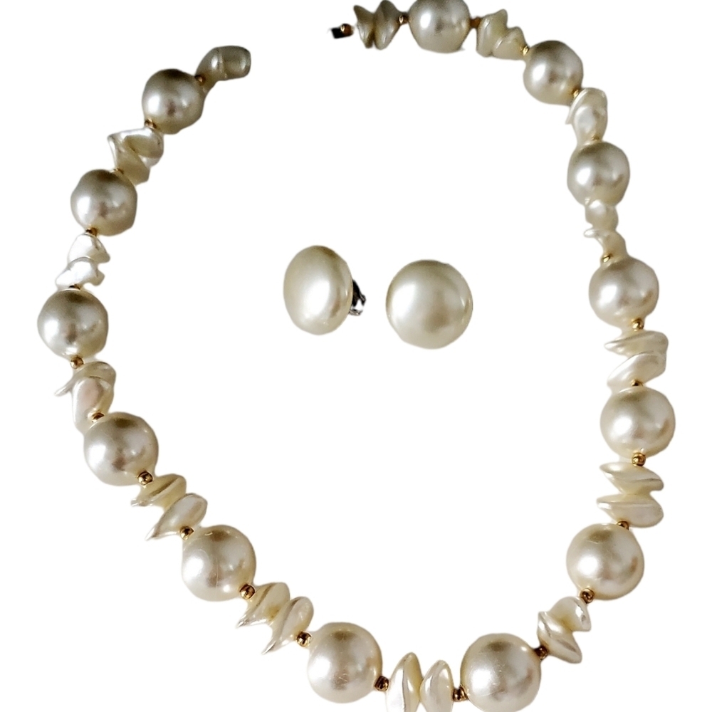 Vintage Chunky Faux Pearl 16"Choker Necklace with Matching Button Clip Earrings